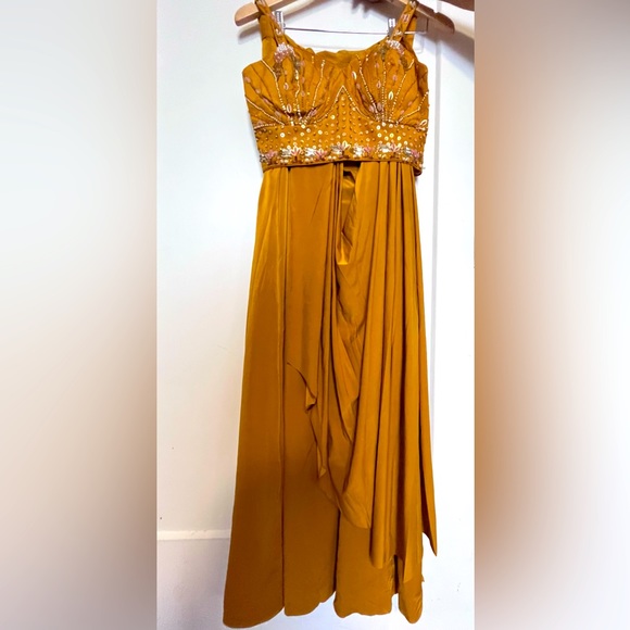 Mahendi Outfit - Picture 1 of 5